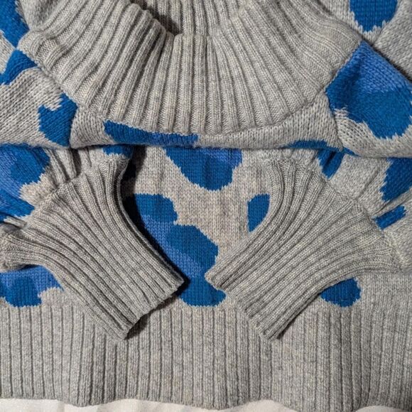 Warm and thick Women's Medium Grey and Blue Animal Print Cow Sweater - Picture 5 of 6